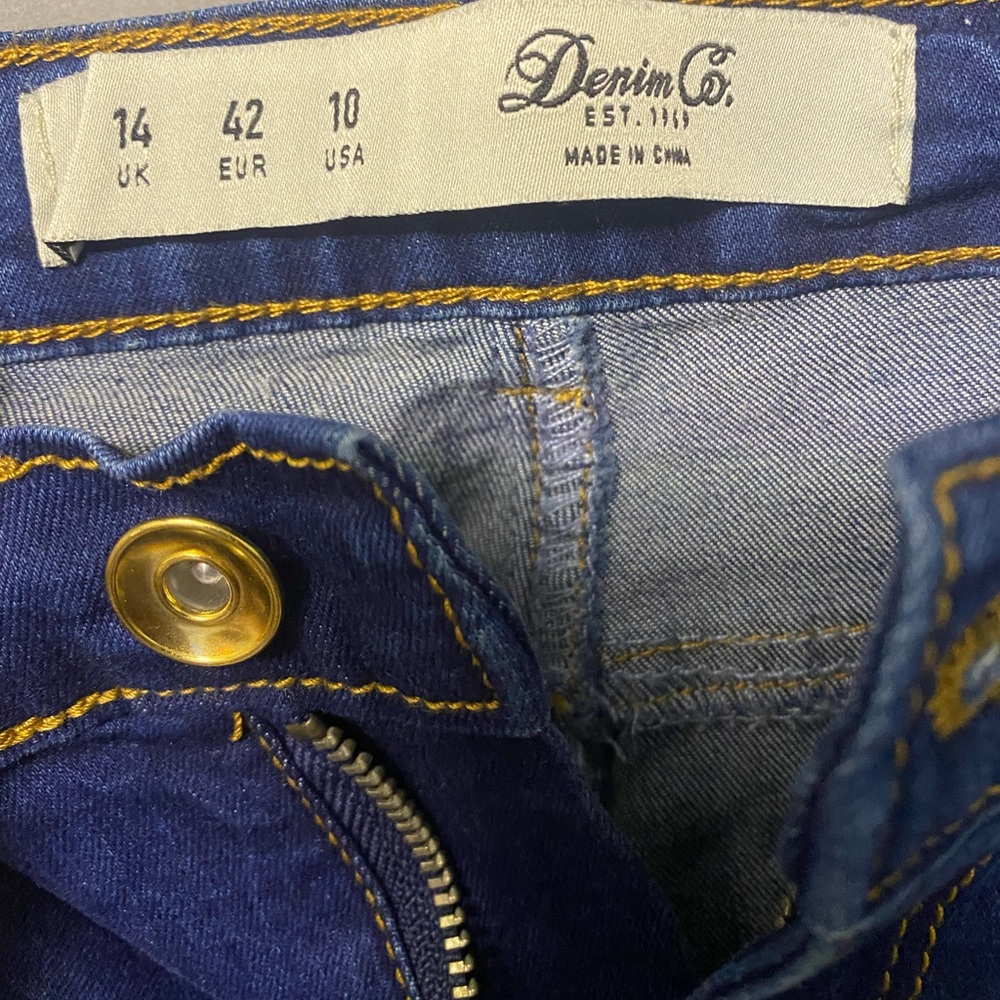 Distressed Blue Jeans - Picture 4 of 6